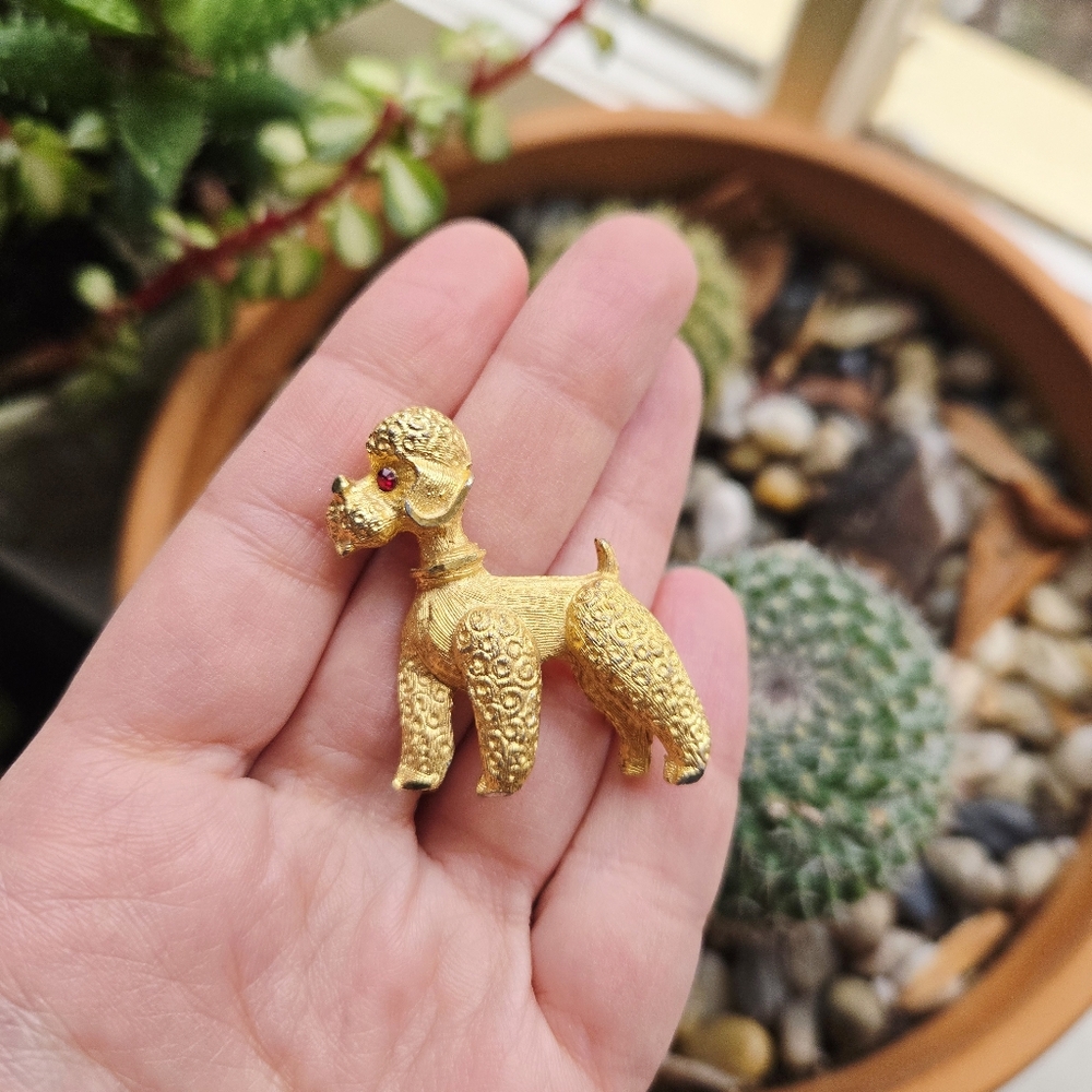 Vintage Gold & Red Gemstone Poodle Dog Lapel Brooch Pin - Picture 5 of 8